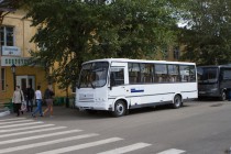 ПАЗ-3204 и автобус Вектор и входа в сборочный цех Павловского автобусного завода