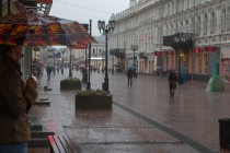 День города в Нижнем Новгороде выдался дождливым (ул. Б. Покровская)