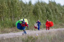 Нижегородские парашютисты возвращаются на базу после прыжка