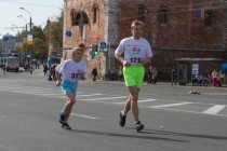 Участники Всероссийского дня бега разминаются перед стартом