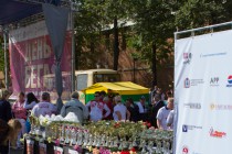 Пьедестал почёта и кубки для победителей соревнований