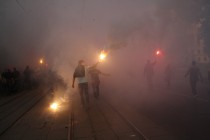 Колонна болельщиков ЦСКА идет на стадион Локомотив