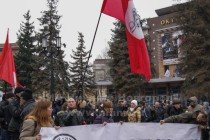 Изначально колонна была повернута в сторону площади Минина и Пожарского