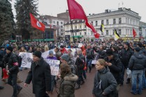 Внезапно участники изменили направления движения – в сторону площади Горького