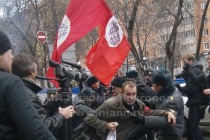 Первые столкновения с полицией