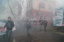 Марш на Звездинке в дыму зажженных шашек