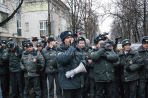 Живая стена полиции