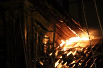 Причиной пожара стало неосторожное обращение с огнем неустановленных лиц