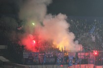 Фанаты Зенита жгут файеры на гостевой трибуне