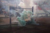 Фанаты Зенита жгут файеры на гостевой трибуне