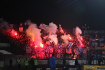 Фанаты Зенита жгут файеры на гостевой трибуне