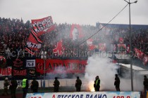 Практически сразу после матча в полицию полетели фейеры и дымовые шашки