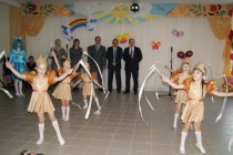 Ребята приготовили к торжественному открытию садика танцевальный номер