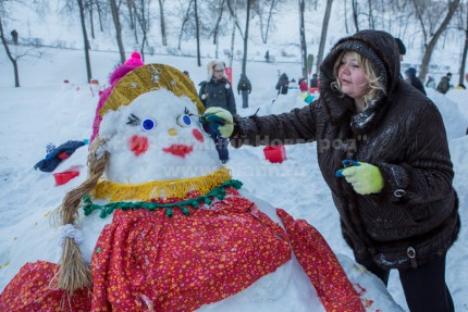 Городской этап первого семейного конкурса снежных скульптур Нижегородский снеговик