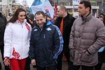 Олимпийская чемпионка Ирина Белова, Михаил Бабич и помощник полпреда Роман Антонов