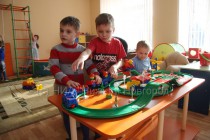 Дети в игровой комнате