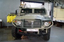 Дмитрий Рогозин (за рулем) въехал в цех АМЗ на Тигре