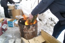 Маковая солома отправляется в огонь