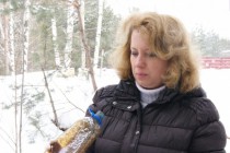 Бутылка с дезоморфином отправилась в костер из рук руководителя группы информации и общественных связей Управления ФСКН России по Нижегородской области Ирины Панфиловой