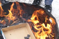 Свертки с героином в огне