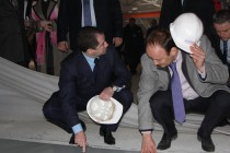 Полпред знакомится с инновационными технологиями на предприятии АэроКомпозит