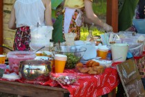 Ботва с вегетарианкой едой и шаурмячная Майский жук.