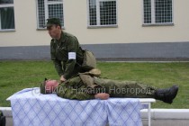 Военнослужащим рассказывают правила оказания первой медицинской помощи