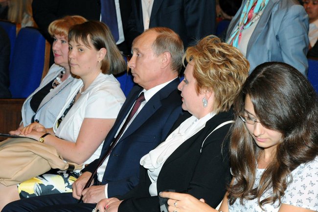 Людмила Путина объявила о своем разводе с Владимиром Путиным