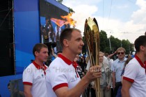 Огонь Универсиады проделал в Нижнем Новгороде в руках марафонцев дистанцию в шесть километров