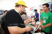 Губернатор Кировской области Никита Белых осматривает инновационный молоток