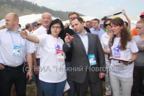 Михаил Бабич осматривает территорию проведения форума