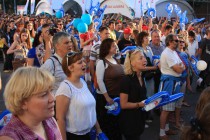 Зрители концерта - в фан-зоне