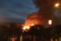 Личный жилой дом, кровля соседнего дома и надворные постройки сгорели в результате пожара на улице Деревообделочной в Ленинском районе Нижнего Новгорода (видео)