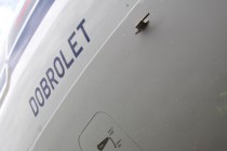 Пока на перроне аэропорта идет праздник, наземные службы готовят воздушное судно к вылету