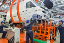 На конвейере производства автомобилей Mercedes-Benz Sprinter на ОАО ГАЗ