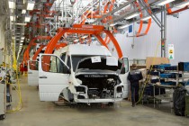 На конвейере производства автомобилей Mercedes-Benz Sprinter на ОАО ГАЗ