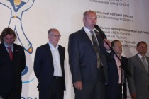 Председатель Заксобрания Нижегородской области Евгений Лебедев приветствует участников соревнований