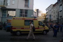 Кареты скорой помощи дежурят на месте событий