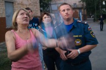 Очевидцы дают первые показания пожарным дознавателям