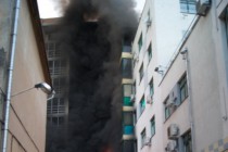 Первоначальные усилия пожарных были направлены на расчистку подъезда для спецтехники