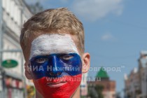 Некоторые покрывали триколором все лицо