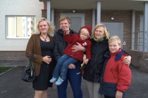 Семья, получившая ключи от квартиры