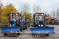 Парад спецмашин для работы по уборке снега и наледи