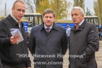 Парад спецмашин для работы по уборке снега и наледи