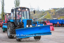 Парад спецмашин для работы по уборке снега и наледи