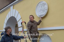 На фасаде дома №45 будут установлены два барельефа, изображающие персонажей повести А. С. Пушкина Пиковая дама