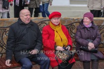 Две дугообразные скамейки установлены при работах по благоустройству ул. Рождественской