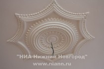 В ходе проведения работ была восстановлена лепнина на потолках