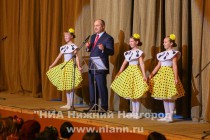 Олег Кондрашов поздравляет детей из социально незащищенных семей Нижнего Новгорода на благотворительной Кремлевской елке