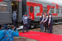 Олимпийский огонь в Нижнем Новгороде на Московском вокзале встретили глава администрации Нижнего Новгорода Олег Кондрашов, заместитель губернатора Нижегородской области Дмитрий Сватковский и начальник Горьковской железной дороги Анатолий Лесун